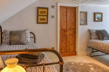 Log Cabin for 5 People in Hastings, East Sussex, Photo 2