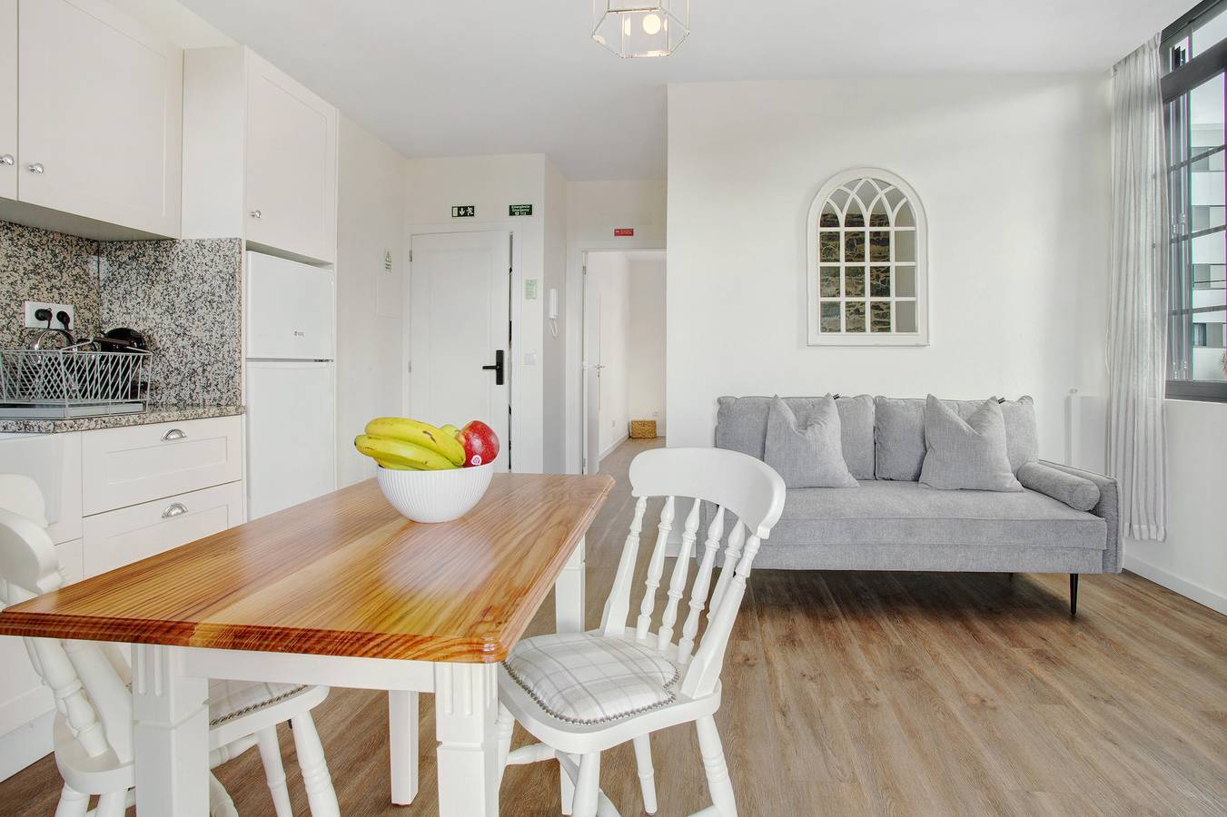 Entire studio, Studio Apartment '4' with Sea View, Shared Pool and Wi-Fi in São Martinho, Madeira