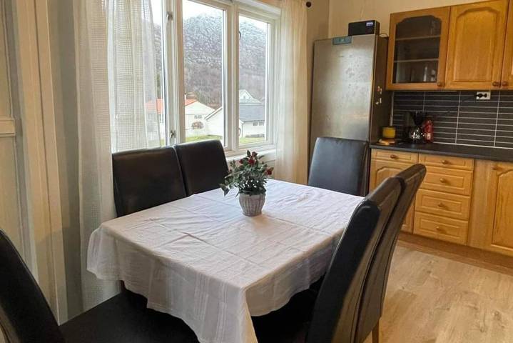 Ferienhaus für 8 Personen, mit Balkon und Terrasse sowie Garten und Ausblick in Bremanger - 3