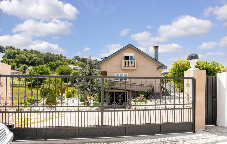 Charmante 2BR Wohnung mit Garten & Terrasse in Chantada in Chantada, Reserva da Biosfera Ribeira Sacra e Serras do Oribio e Courel