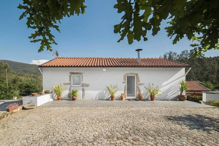 Location de vacances pour 5 personnes, avec vue et jardin, animaux acceptés dans Oliveira de Azeméis - 2
