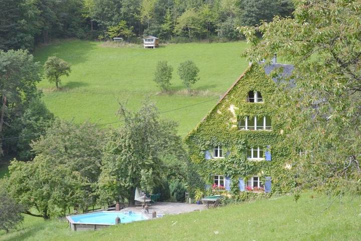 Ferienhaus für 7 Personen, mit Balkon und Terrasse sowie Garten und Pool in Labaroche