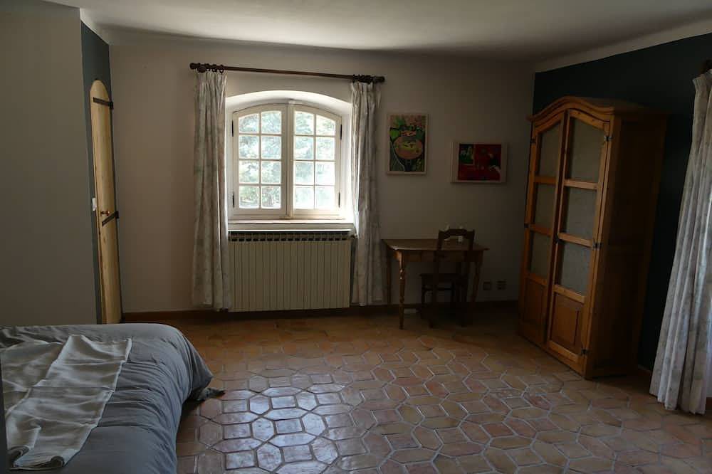 The charm of a Provencal country house in Solliès-Pont, Region de Toulon