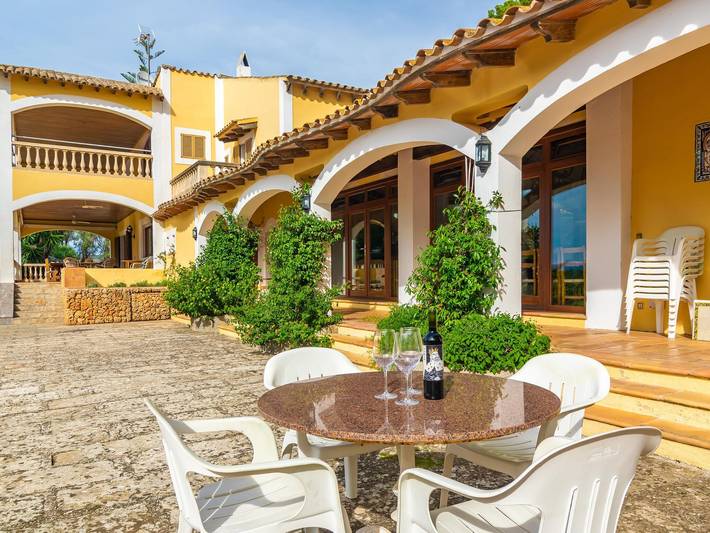 Villa for 12 people, with Terrace and Garden as well as Pool in Palma