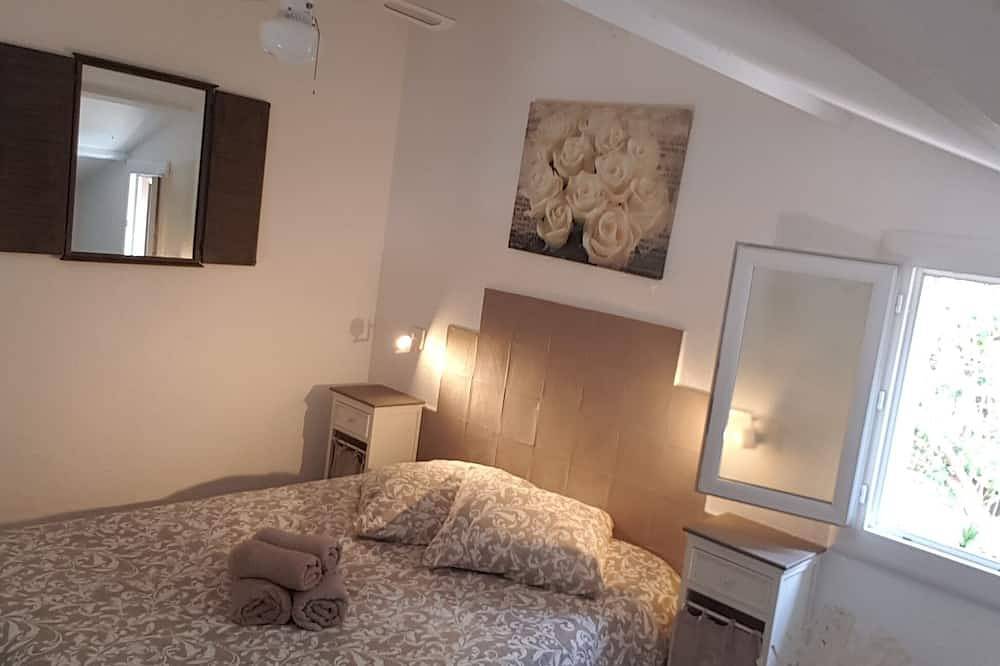 Mini Villa 5 Minutes Walk From Santa Giulia Beach in Santa Giulia, Porto-Vecchio