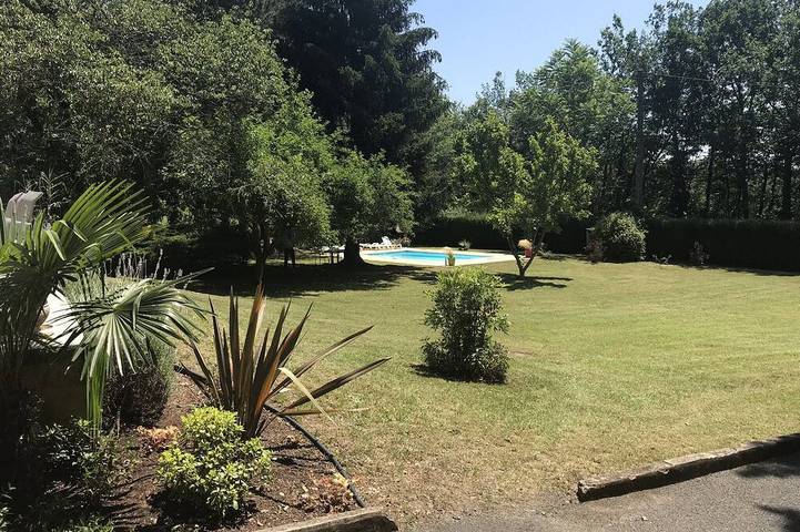 Encantadora casa de campo con piscina privada en Périgord negro in Le Bugue, Périgord Noir