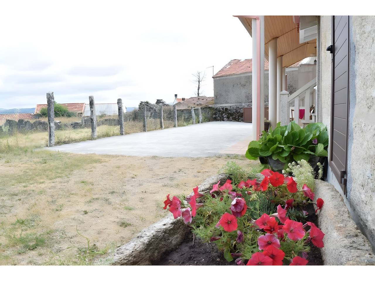 Ganze Wohnung, Ferienwohnung 'Casa Requias 1' mit Seeblick, gemeinsamem Garten und Wi-Fi in Muíños, Ourense und Umgebung