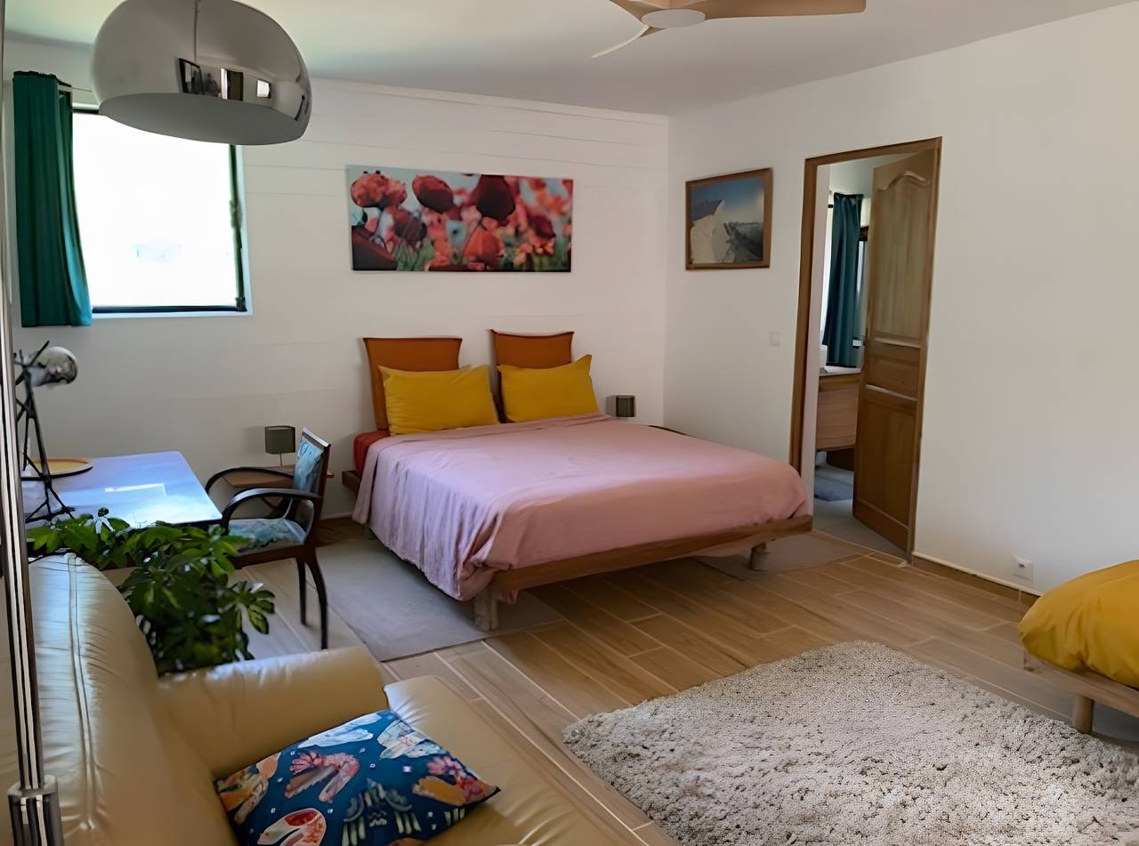 Bed and Breakfast 'Le Palmier D'Alice – Zimmer' mit Gemeinschaftsterrasse, Garten & Wlan in Collonges-la-Rouge, Brive-la-Gaillarde und Umgebung