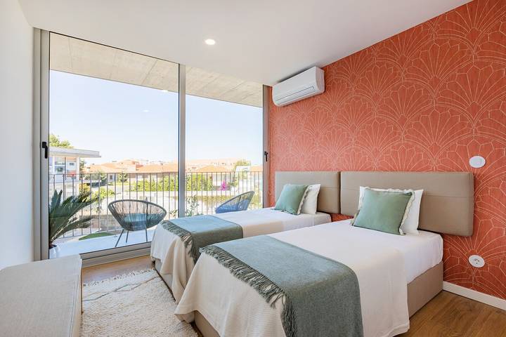 Appartement entier, Espinho Sunny Vibes & Balcony with Pool in Espinho, District de Aveiro