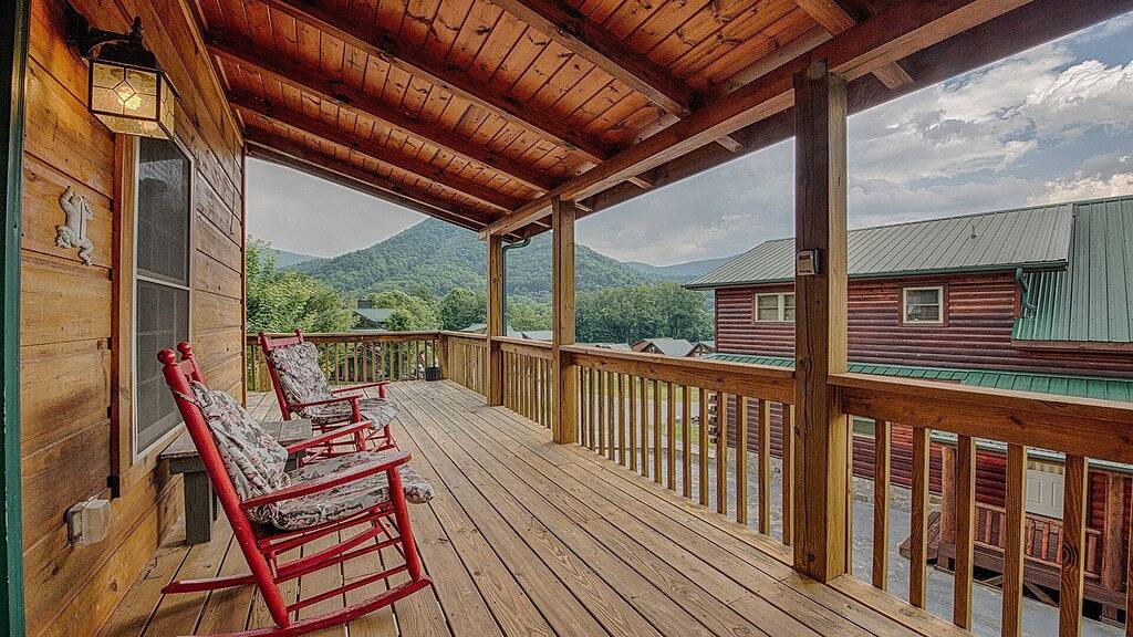 Log Cabin for 10 Guests in Blue Ridge Parkway, Maggie Valley