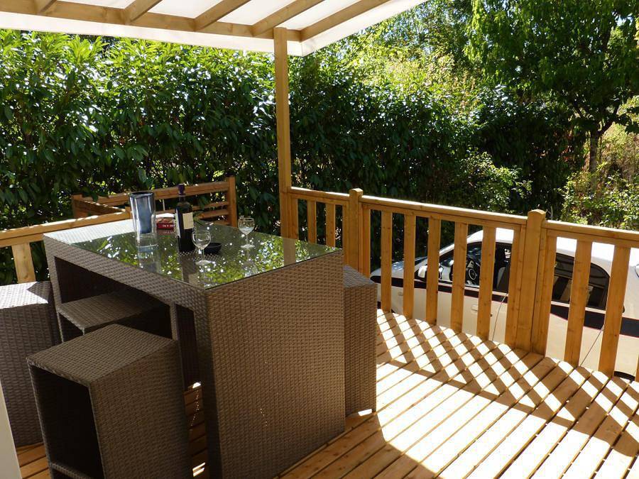 Camping Le Clos de La Lère - Mobilheim 4 personen - Mobilheim 26m² klimatisiert - 2 Schlafzimmer + überdachte Terrasse 20m² in Cayriech, Tarn-et-Garonne