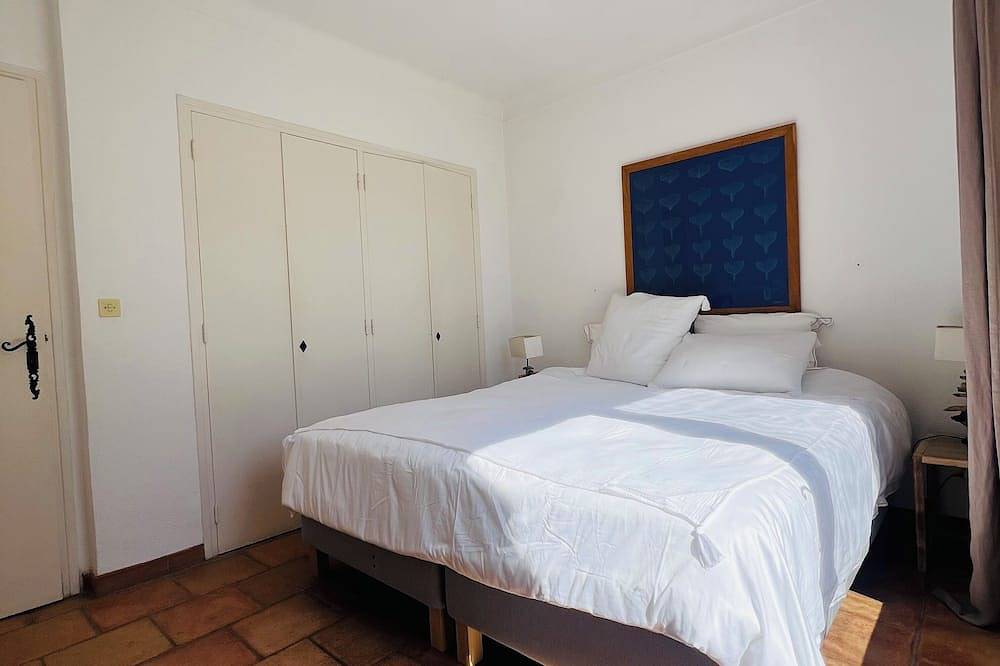 Haus in Saint Tropez im Parc de la Moutte, 200 Meter vom Strand entfernt in Saint-Tropez, Mittelmeerküste (Frankreich)