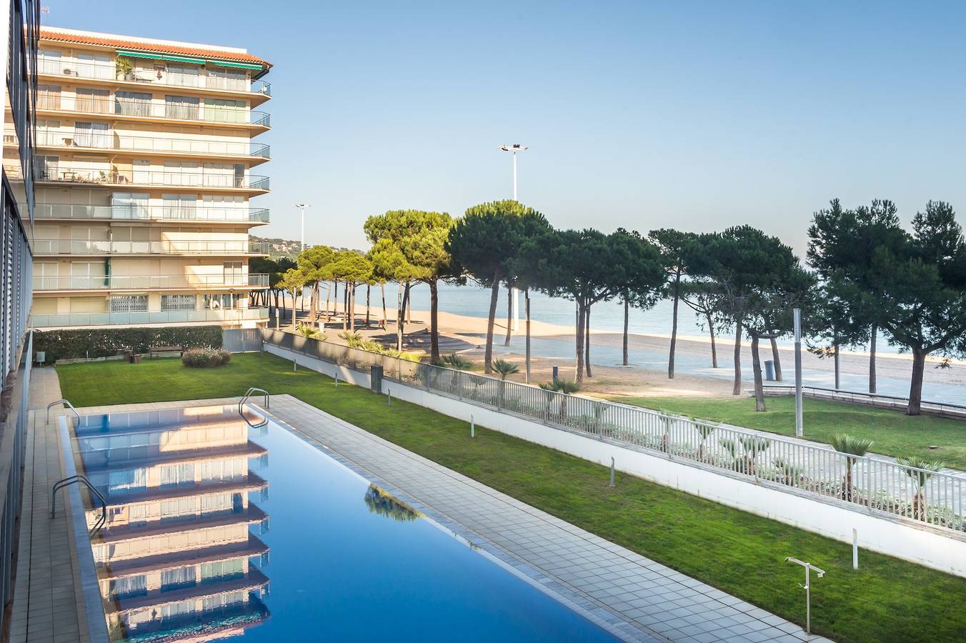 Appartamento intero, Appartamento di vacanza "Nereides" con vista mare, piscina in comune e Wi-Fi in Platja d'Aro, Costa Brava