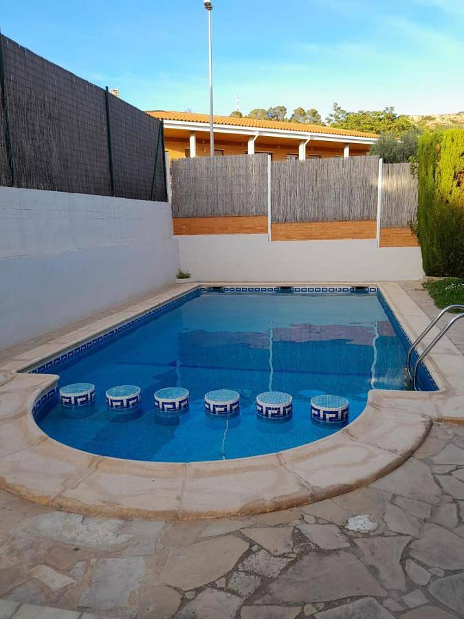 Location de vacances pour 10 personnes, avec piscine ainsi que jardin et vue, animaux acceptés à Alcañiz - 2