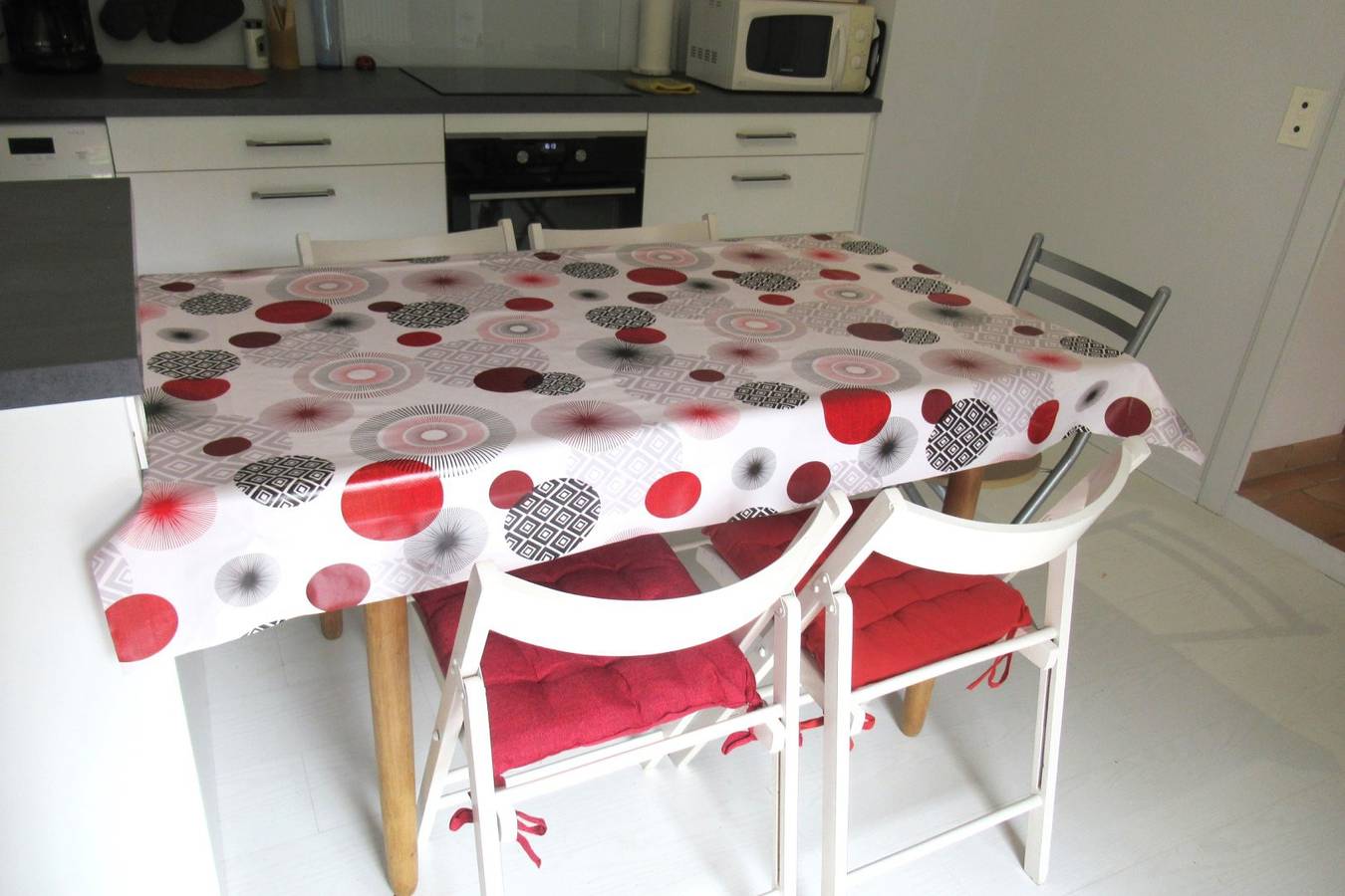 Jura - Hebergement dans maison vigneronne, à proximité de Poligny in Saint-Lothain, Jura