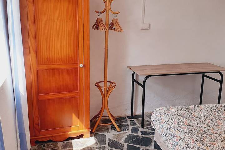 Location de vacances pour 3 personnes, avec terrasse et jardin dans Monts d'Arrée - 4