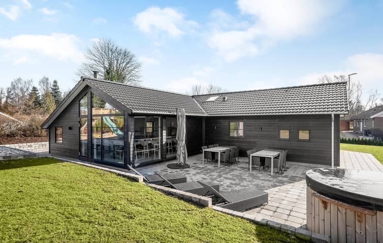 Ferienhaus für 14 Personen, mit Whirlpool und Sauna sowie Garten und Terrasse in Egsmark Strand - 4