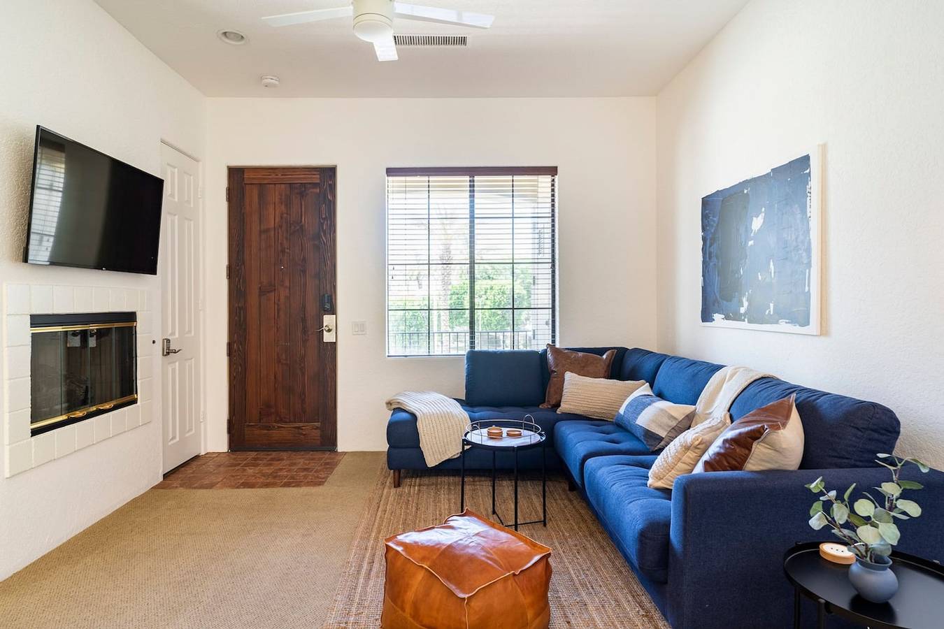 Apartamento entero, Designer Desert Condo! Pool/Hot Tub. Dogs Welcome! in La Quinta (California), Coachella Valley