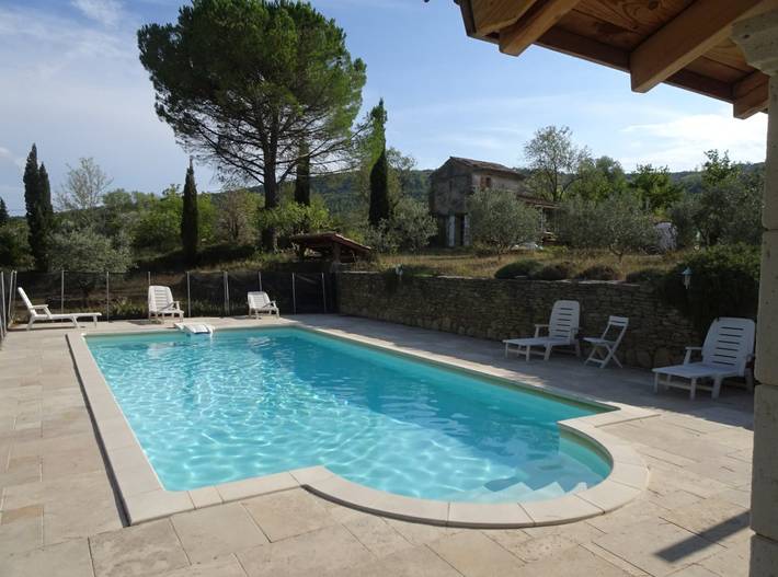 Gîte pour 5 personnes, avec jardin ainsi que terrasse et piscine, animaux acceptés