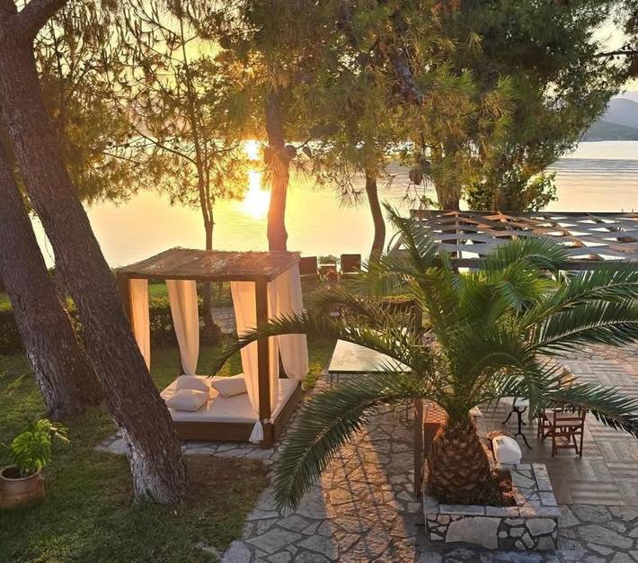 Appart’hôtel pour 2 personnes, avec Terrasse et Jacuzzi ainsi que Jardin et Piscine