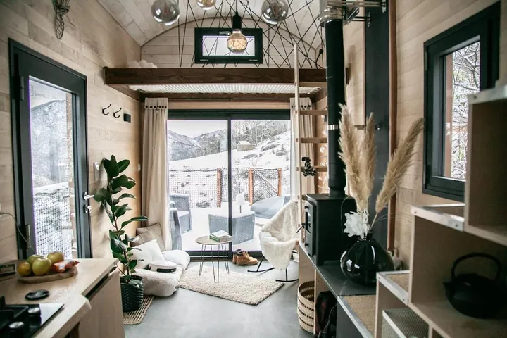 Casa de vacaciones para 3 personas, con terraza y piscina además de jardín y vistas - 1