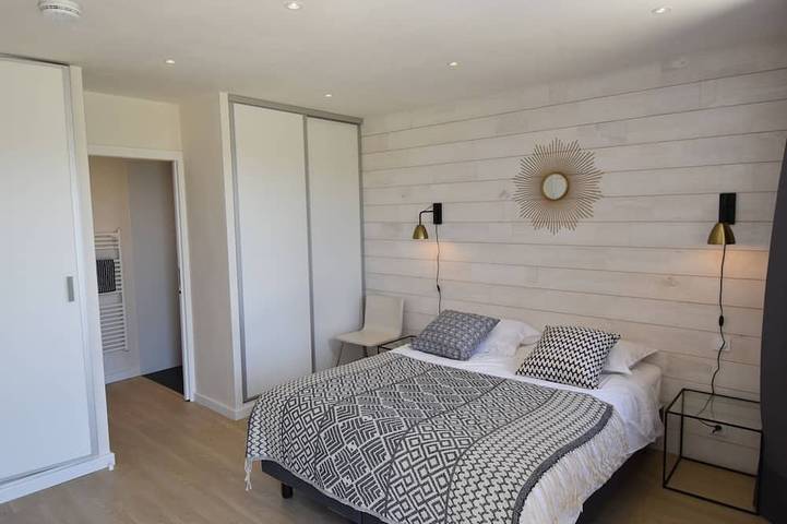 Location de vacances pour 9 personnes, avec jacuzzi ainsi que terrasse et jardin à Plougoulm - 2