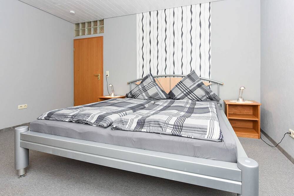 Ganze Wohnung, Ferienwohnung Lerche - Ferienhaus Elfriede Coordes in Moorweg in Moorweg, Nordseeküste