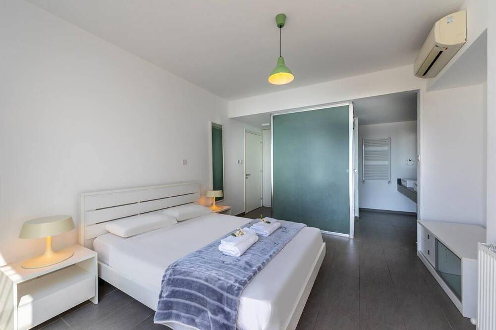 Executive-Waterfront Villa mit großem Pool, spektakuläre Sonnenuntergänge und Meerblick in Südzypern