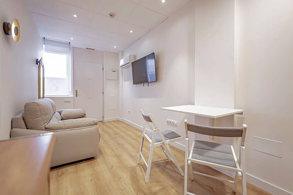 Entire apartment, Apartment for 4 people Feria Madrid 104 in Madrid, Madrid Province