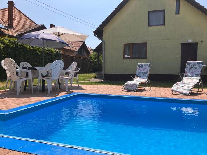 Ferienhaus für 10 Personen, mit Terrasse und Garten sowie Pool