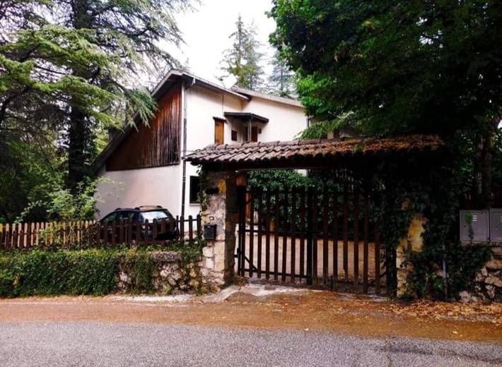 Appartamento per 7 persone, con Giardino a Tagliacozzo