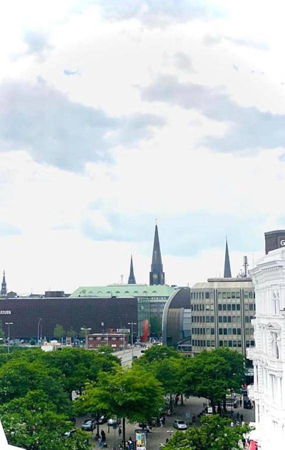 Five- Bed room  with Shared Bathroom in St. Georg, Hamburg