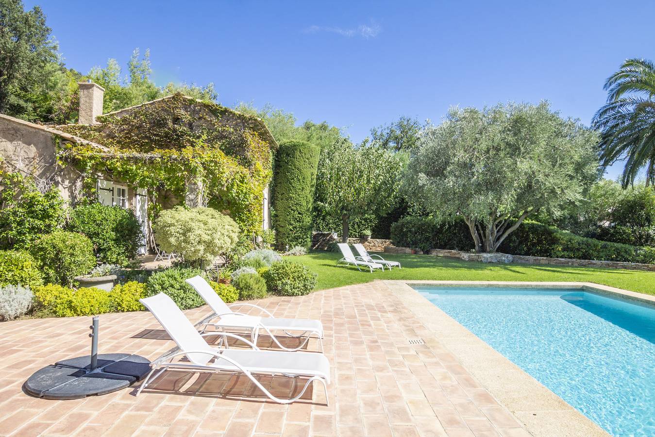 La Pierre (9p) with pool in charmful Grimaud in Grimaud, Middellandse Zeekust (Frankrijk)