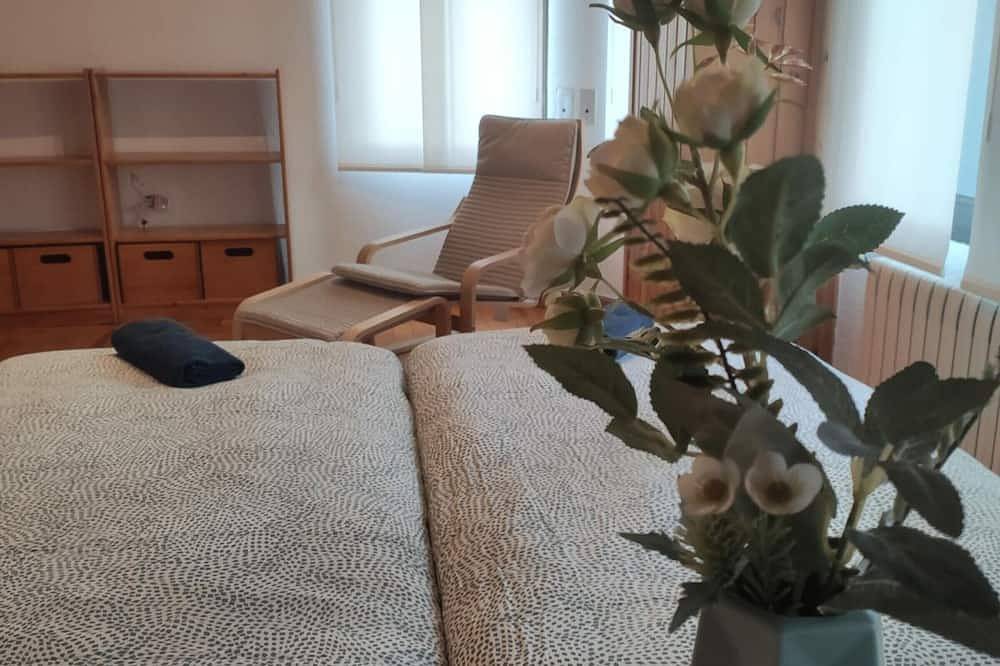 Spacious Villa in Jaca with Private Pool and Garden in Jaca, Spanish Pyrenees