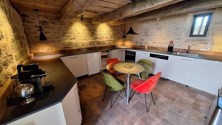 Location de vacances pour 2 personnes, avec vue et terrasse ainsi que jardin et piscine à Varen - 3