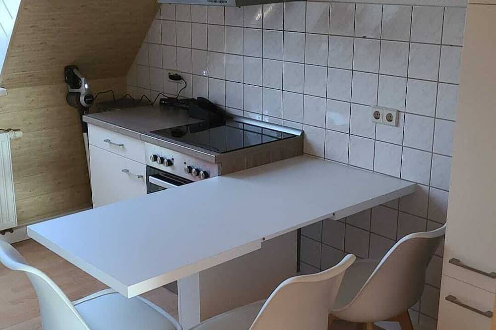 Ganze Wohnung, 2-Zimmer-Ferienwohnung mit 3 Betten in ruhiger Wohnanlage in Altenburg, Ostthüringen