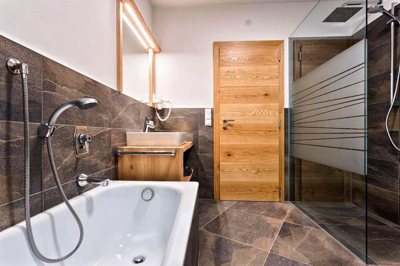 Ganze Wohnung, Apartment with Balcony in Saubach (Barbian), Barbian