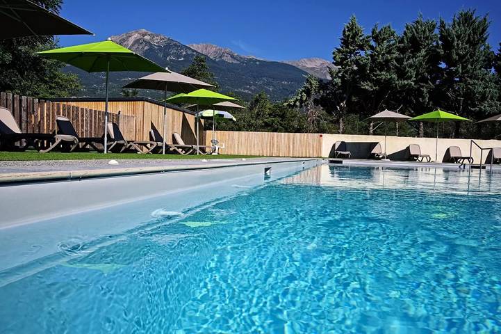 Camping pour 5 personnes, avec terrasse et piscine dans Parc national des Écrins