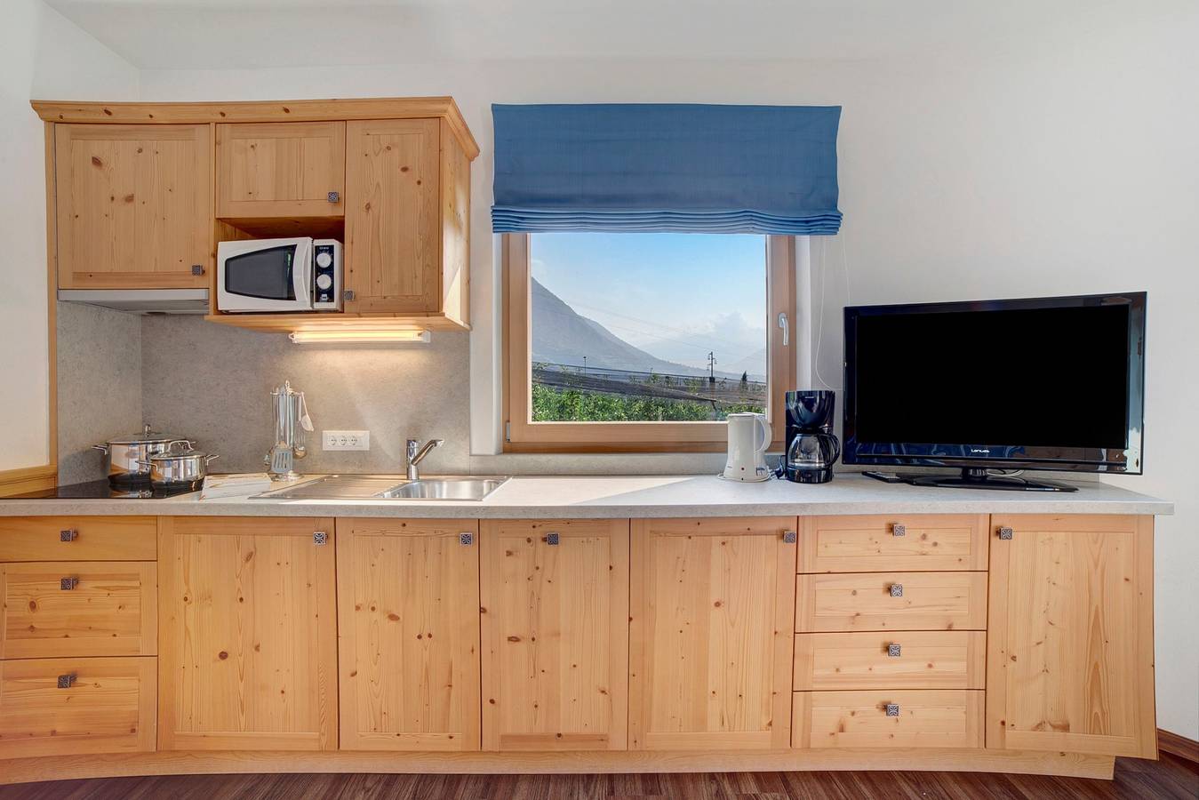 Ganze Wohnung, Ferienwohnung 'Obermoarhof Mutspitze' mit Bergblick, Gemeinschaftsgarten und Wlan in Algund, Ortleralpen