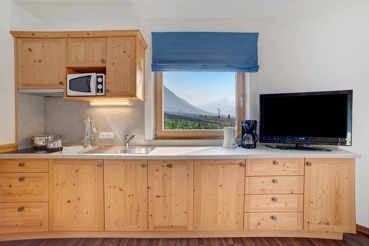 Appartamento intero, Appartamento 'Obermoarhof Mutspitze' con vista sulle montagne, giardino in comune e Wi-Fi in Lagundo, Gruppo Ortles-Cevedale