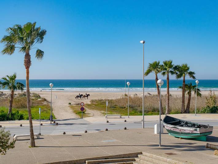 Ganze Ferienwohnung, Direkt am Paseo de Atlántico von Conil gelegen, mit 180º Meerblick in Playa de los Bateles (Conil de la Frontera), Conil de la Frontera