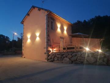 Gîte pour 5 personnes, avec jacuzzi et balcon à Dun-les-Places