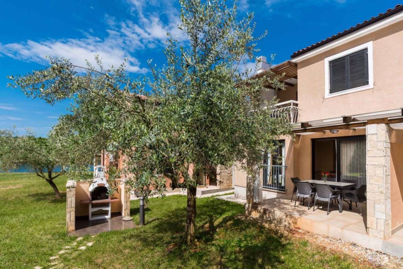 Appartamento intero, Appartamento con piscina e Wifi  in Umago, Umago e dintorni