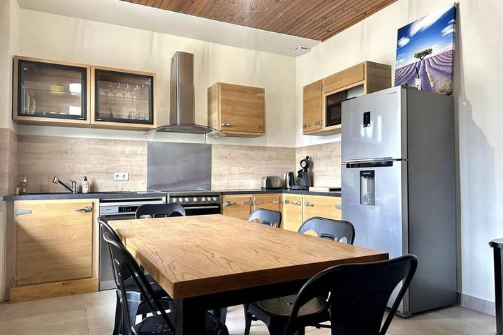 Location de vacances pour 7 personnes, avec piscine et jardin à Entraigues-sur-la-Sorgue - 3