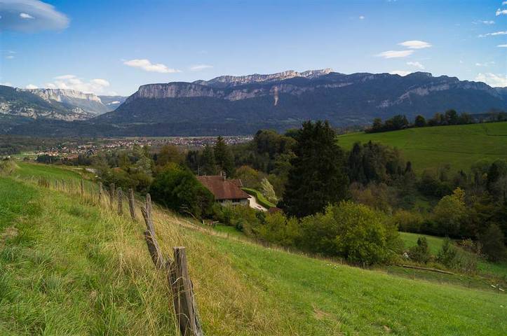 Gîte pour 9 personnes, avec Terrasse et Jardin à Miribel-les-Échelles