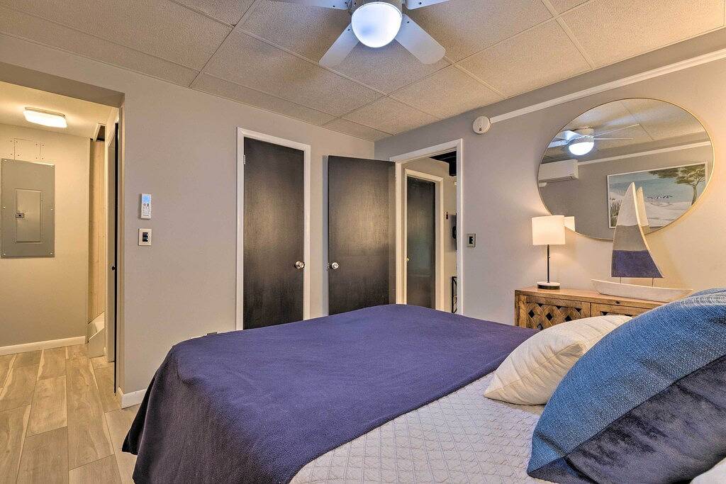 Unique Southampton Getaway w/ Rooftop Deck! in North Sea (NY), Hamptons