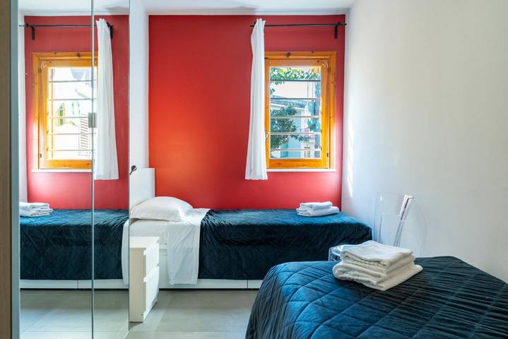 Ganze Wohnung, Ferienwohnung für 4 Personen mit Balkon/Terrasse in Schisò, Giardini-Naxos