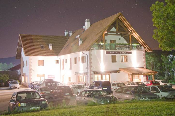 Location de vacances pour 3 personnes, avec vue et terrasse à Erro