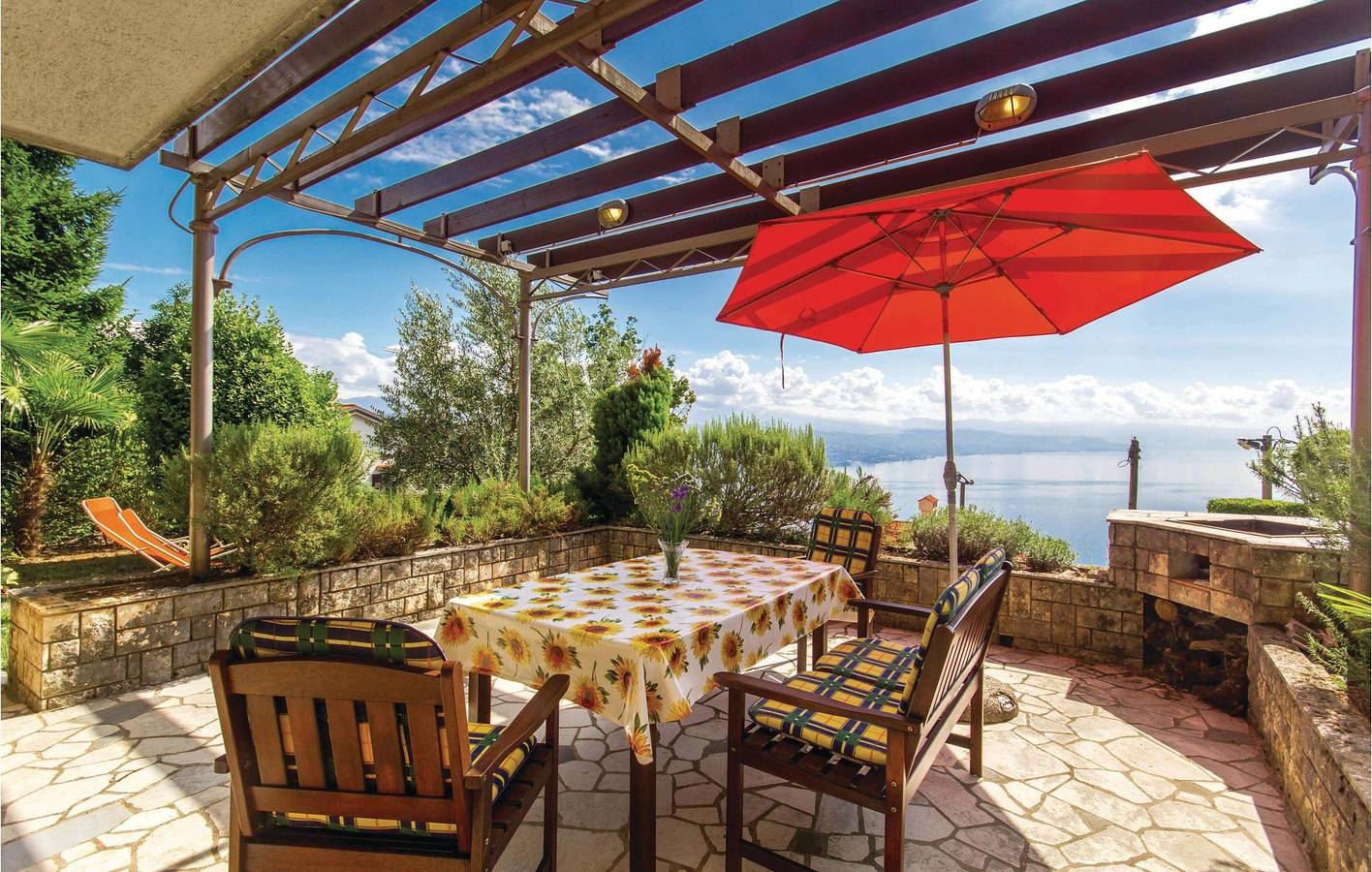 Entire holiday apartment, Holiday apartment for 5 people with terrace in Opatija Riviera