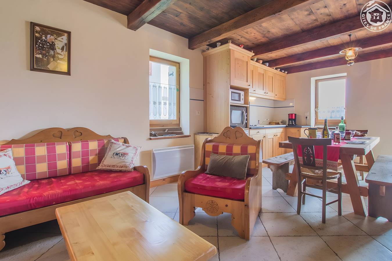 Ganze Wohnung, Chalet 'Le Lagopede' mit Bergblick und Wi-Fi in Montricher-Albanne, Region Saint-Jean-de-Maurienne